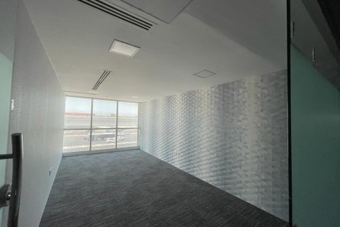 Снять в аренду офис в Al Quoz Industrial Area, Al Quoz, Дубай: 7000м², № 534 - фото 14