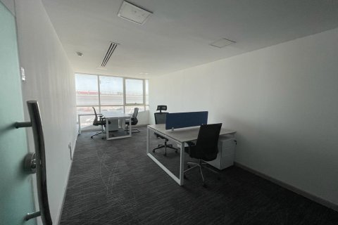 Снять в аренду офис в Al Quoz Industrial Area, Al Quoz, Дубай: 7000м², № 534 - фото 5