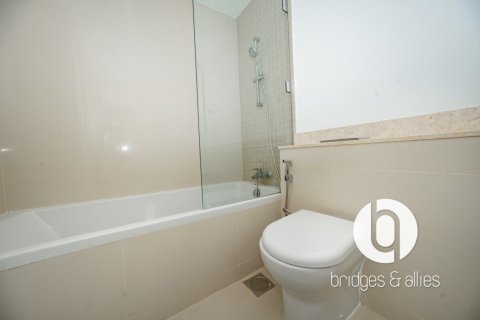 Снять в аренду виллу в Дубай Хилс Эстейт, Дубай: 5 спален, 254м², № 132981 - фото 3