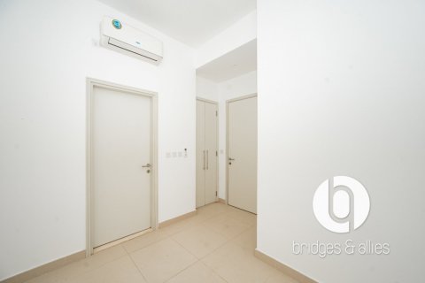 Снять в аренду виллу в Дубай Хилс Эстейт, Дубай: 5 спален, 254м², № 132981 - фото 4