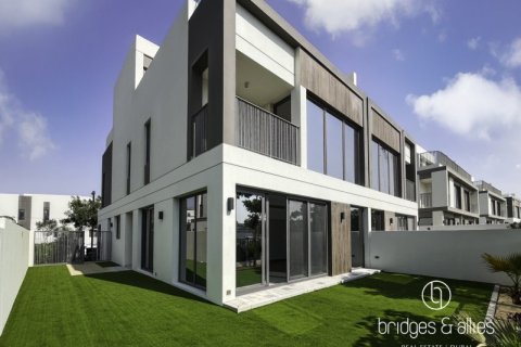 Villa en Tilal Al Ghaf, Dubai, 4 dormitorios, 311 m², № 132982