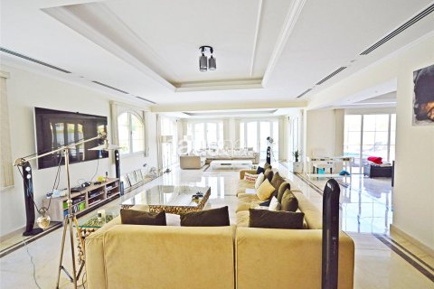 Villa in Legacy, Jumeirah Park, Dubai 5 bedrooms, 436 sq.m. № 44891 - photo 3