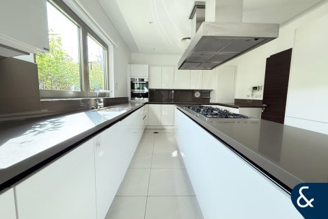 Снять в аренду виллу в Signature Villas, Пальма Джумейра, Дубай: 6 спален, 1364м², № 79187 - фото 3