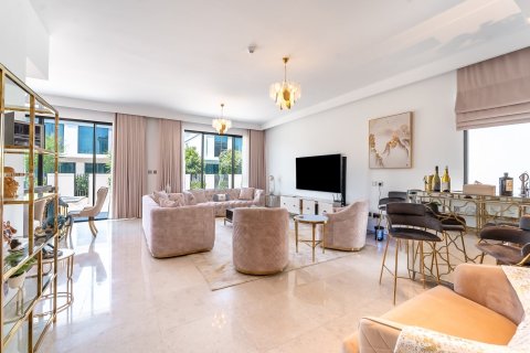 Villa en Dubai Sports City, Dubai, 4 dormitorios, 377 m², № 123805 - foto 6