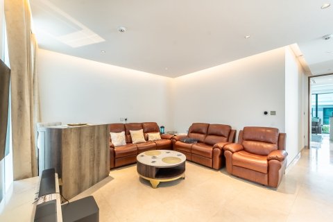 Villa en Dubai Sports City, Dubai, 4 dormitorios, 377 m², № 123805 - foto 13
