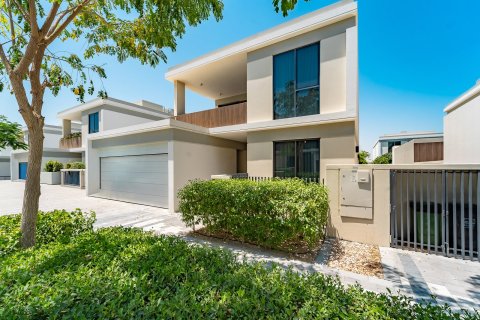 Villa en Dubai Sports City, Dubai, 4 dormitorios, 377 m², № 123805