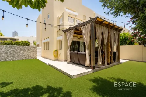 Townhouse in The Lakes, Dubai 4 bedrooms, 203 sq.m. № 122595
