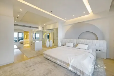 Apartment in Palm Jumeirah, Dubai 3 bedrooms, 234 sq.m. № 122596 - photo 12
