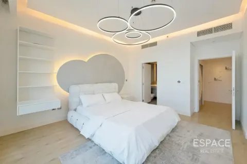 Apartment in Palm Jumeirah, Dubai 3 bedrooms, 234 sq.m. № 122596 - photo 11