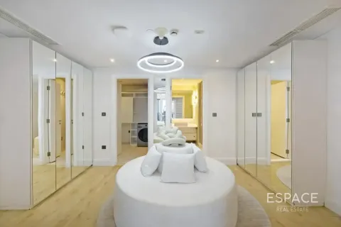 Apartment in Palm Jumeirah, Dubai 3 bedrooms, 234 sq.m. № 122596 - photo 8