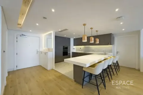 Apartment in Palm Jumeirah, Dubai 3 bedrooms, 234 sq.m. № 122596 - photo 6
