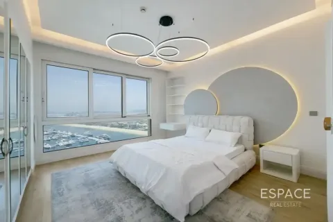 Apartment in Palm Jumeirah, Dubai 3 bedrooms, 234 sq.m. № 122596 - photo 10
