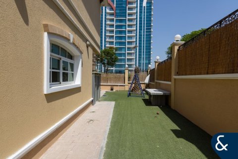 Villa in Victory Heights, Dubai Sports City, Dubai 3 bedrooms, 271 sq.m. № 78986 - photo 13