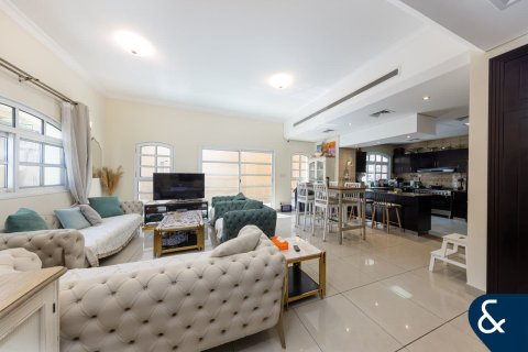 Villa in Victory Heights, Dubai Sports City, Dubai 3 bedrooms, 271 sq.m. № 78986 - photo 3