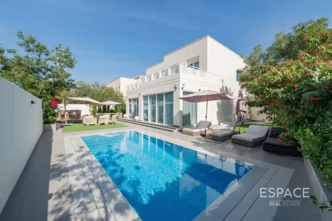 Villa à Meadows, Dubai, 4 chambres, 390 m², № 122516