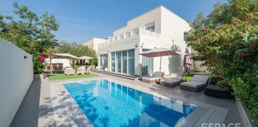 Villa in Meadows, Dubai 4 bedrooms, 390 sq.m. № 122516