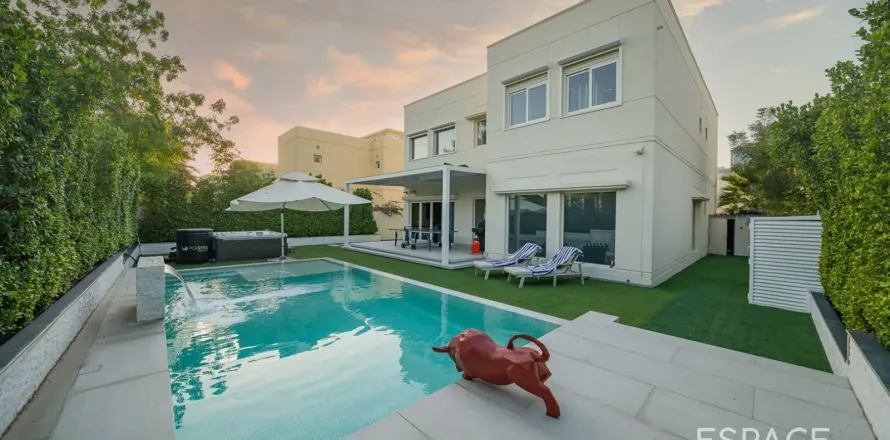 Villa à Meadows 1, Meadows, Dubai, 5 chambres, 353 m², № 122521