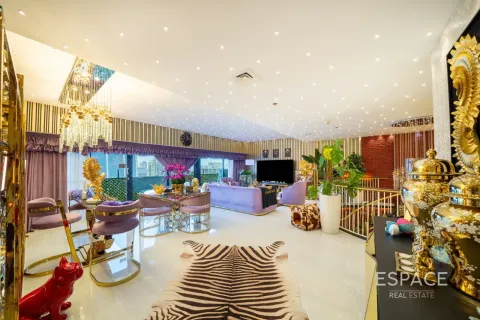 Penthouse in Jumeirah Lake Towers, Dubai 5 bedrooms, 573 sq.m. № 122614