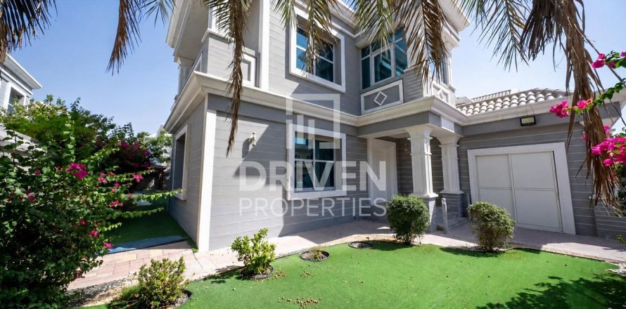 Villa in Falcon City of Wonders, Dubai 5 bedrooms, 540.14 sq.m. № 140815