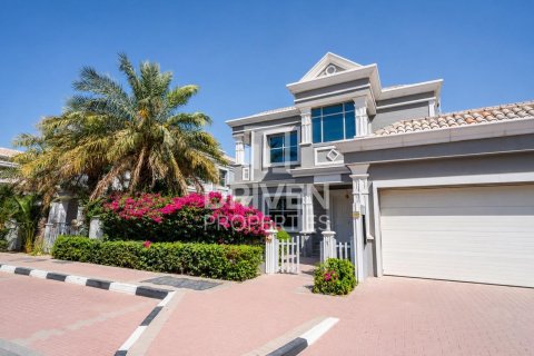 Villa in Falcon City of Wonders, Dubai 5 bedrooms, 540.14 sq.m. № 140815 - photo 17