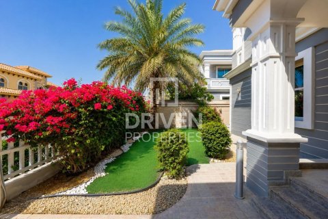 Villa in Falcon City of Wonders, Dubai 5 bedrooms, 540.14 sq.m. № 140815 - photo 20