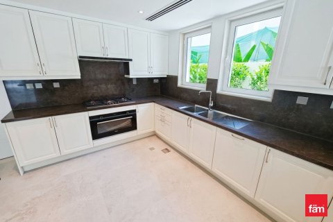 Villa in Jumeirah Park, Dubai 5 bedrooms, 781.6 sq.m. № 112523 - photo 14