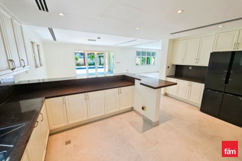 Villa in Jumeirah Park, Dubai 5 bedrooms, 781.6 sq.m. № 112523 - photo 15