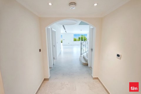 Villa in Jumeirah Park, Dubai 5 bedrooms, 781.6 sq.m. № 112523 - photo 9