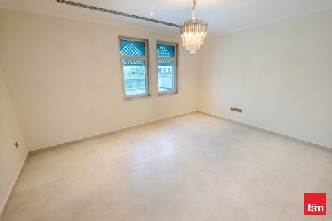 Villa in Jumeirah Park, Dubai 5 bedrooms, 781.6 sq.m. № 112523 - photo 26