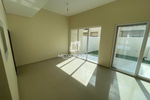 Купить таунхаус в DAMAC Hills (Akoya by DAMAC), Дубай: 3 спальни, 159м², № 8848 - фото 4