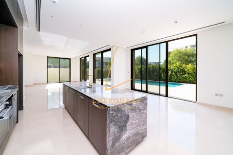 Villa in Dubai Hills Estate, Dubai 5 bedrooms, 854 sq.m. № 114466 - photo 2
