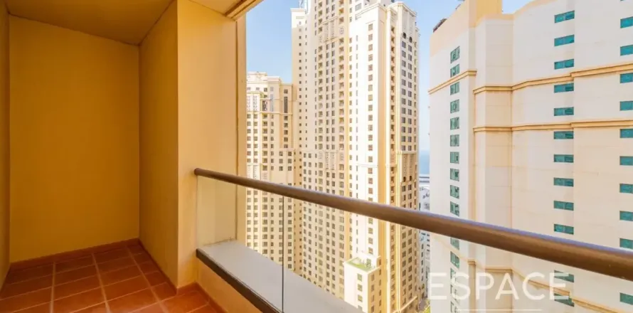 Квартира в Джумейра Бич Резиденс, Дубай, 1 спальня, 111м², № 122818