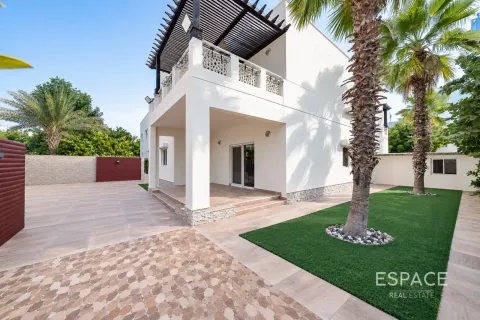 Villa à Meadows, Dubai, 4 chambres, 381 m², № 122256