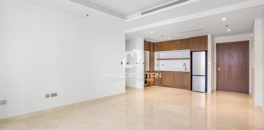 Apartment in EMAAR Beachfront, Dubai Harbour, Dubai 1 bedroom, 68 sq.m. № 16125