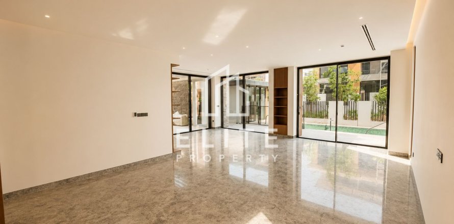 Вилла в Tilal Al Ghaf, Дубай, 5 спален, 557м², № 121203