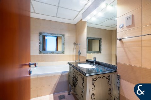 Apartment in Park Towers, DIFC, Dubai 3 bedrooms, 177 sq.m. № 91239 - photo 10