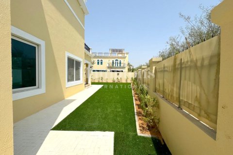 Снять в аренду виллу в Jumeirah Park Homes, Jumeirah Park, Дубай: 4 спальни, 538.85969672м², № 97955 - фото 4