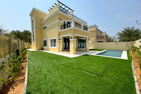 Снять в аренду виллу в Jumeirah Park Homes, Jumeirah Park, Дубай: 4 спальни, 538.85969672м², № 97955 - фото 12