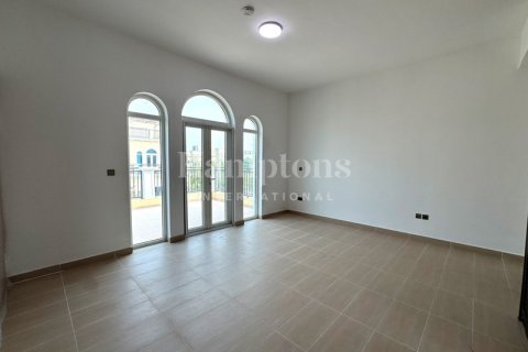 Снять в аренду виллу в Jumeirah Park Homes, Jumeirah Park, Дубай: 4 спальни, 538.85969672м², № 97955 - фото 3