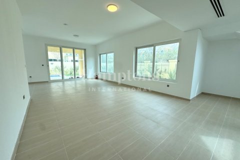 Снять в аренду виллу в Jumeirah Park Homes, Jumeirah Park, Дубай: 4 спальни, 538.85969672м², № 97955 - фото 9