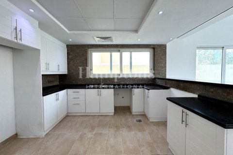 Снять в аренду виллу в Jumeirah Park Homes, Jumeirah Park, Дубай: 4 спальни, 538.85969672м², № 97955 - фото 7