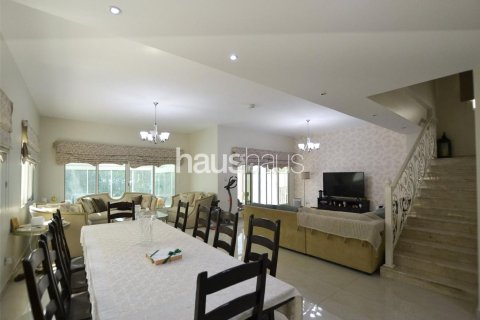 Villa in Jumeirah Village Circle, Dubai 4 bedrooms, 340 sq.m. № 43763 - photo 2