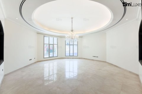 Villa in Al Barsha, Dubai 5 bedrooms, 1114.8 sq.m. № 111272 - photo 19