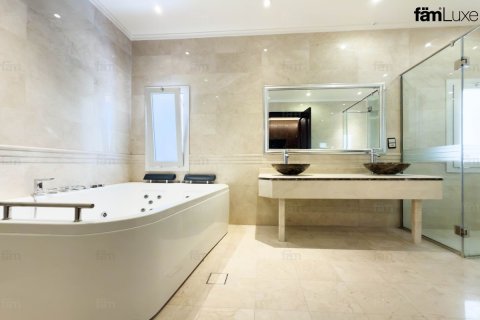 Villa in Al Barsha, Dubai 5 bedrooms, 1114.8 sq.m. № 111272 - photo 17