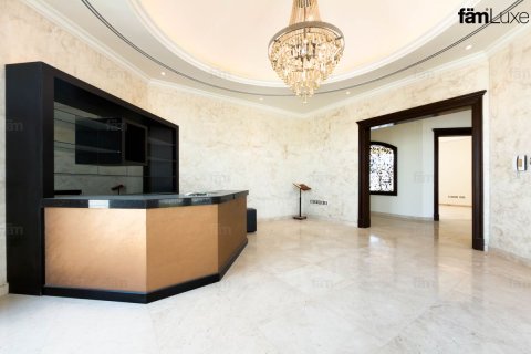 Villa in Al Barsha, Dubai 5 bedrooms, 1114.8 sq.m. № 111272 - photo 13