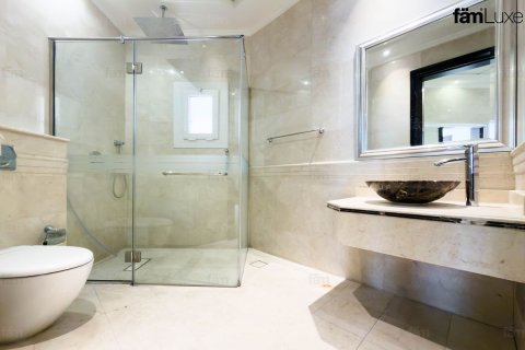 Villa in Al Barsha, Dubai 5 bedrooms, 1114.8 sq.m. № 111272 - photo 6