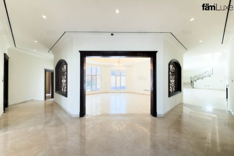 Villa in Al Barsha, Dubai 5 bedrooms, 1114.8 sq.m. № 111272 - photo 10