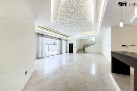 Villa in Al Barsha, Dubai 5 bedrooms, 1114.8 sq.m. № 111272 - photo 8