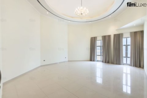 Villa in Al Barsha, Dubai 5 bedrooms, 1114.8 sq.m. № 111272 - photo 15