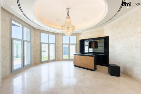 Villa in Al Barsha, Dubai 5 bedrooms, 1114.8 sq.m. № 111272 - photo 20